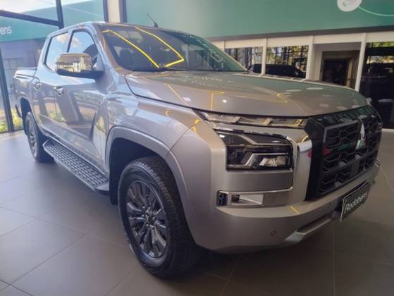 MITSUBISHI TRITON 2.4 BITURBO DIESEL CD HPE-S 4X4 AUTOMÁTICO MITSUBISHI TRITON 2.4 BITURBO DIESEL CD HPE-S 4X4 AUTOMÁTICO